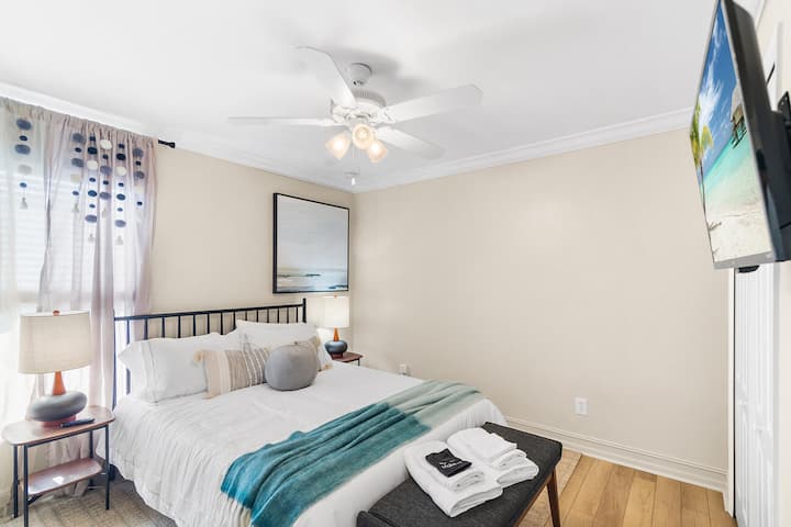 Rest easy in our well-appointed bedrooms, each equipped with high-quality linens. The calming decor and cozy ambiance make it easy to recharge after a day of city exploration.