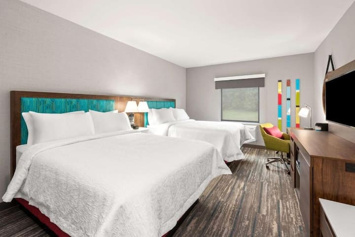 Unit with 2 Queen size beds.