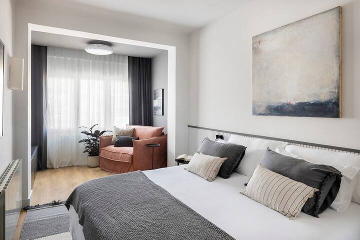 Luxury | King Beds | Central AC | Heart of BCN gallery image 4