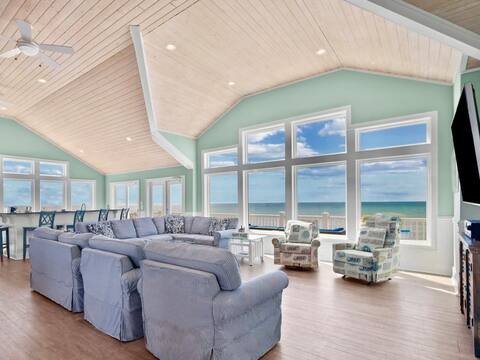 10 Bdrm | Oceanfront | Pool | Hot Tub | Game Room!