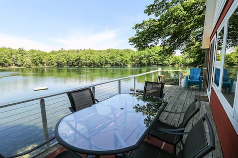 Waterfront retreat w/ kayak & patio