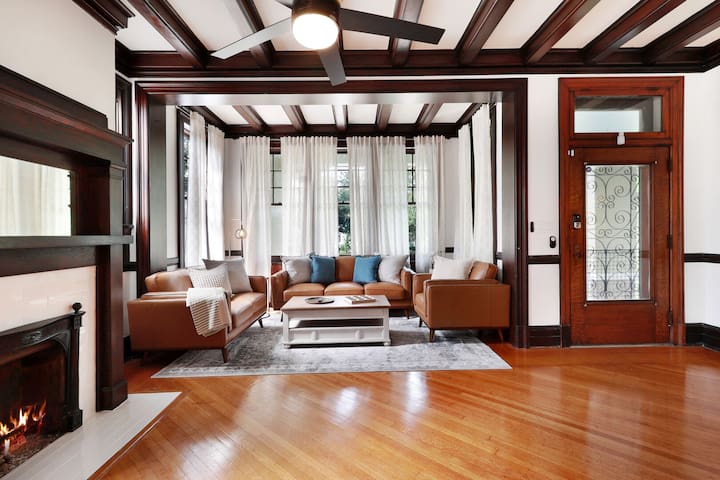 Spacious and Elegant 4-Bedroom in Mid-City