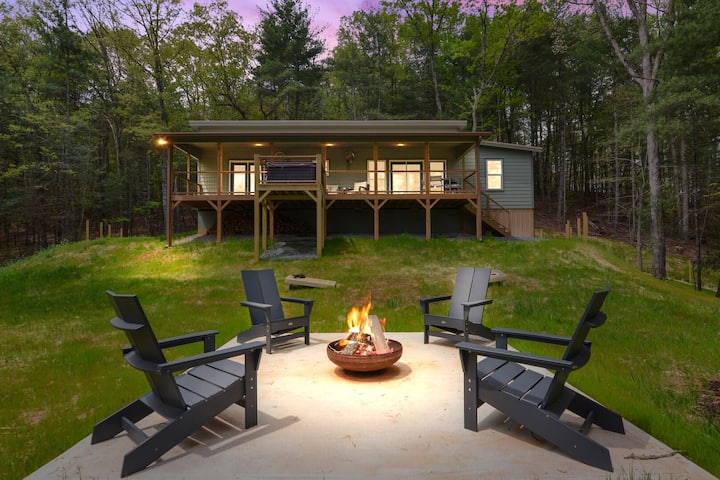 Chalet At Flatbranch ~ 3br Luxury Cabin ~ Hot Tub - Ellijay, GA