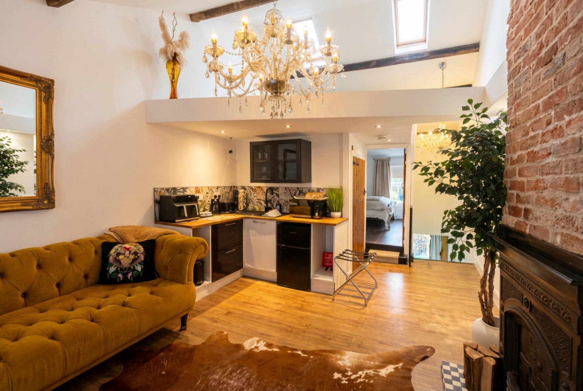 Charming Rooftop Apartment Near Donington Park