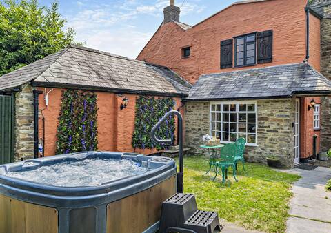 Bramble Cottage - Trefanny Hill