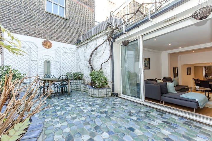 Stunning 3BR Home With Terrace in Knightsbridge gallery image 2