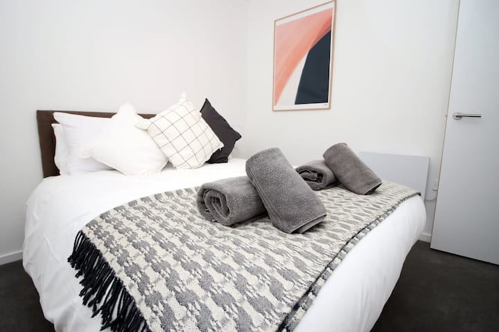 Cohost Partners Stylish 2BR Apt | Free Parking