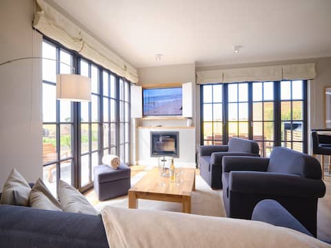 Reetland am Meer LuxusPlus thatched roof villa with 4 beds