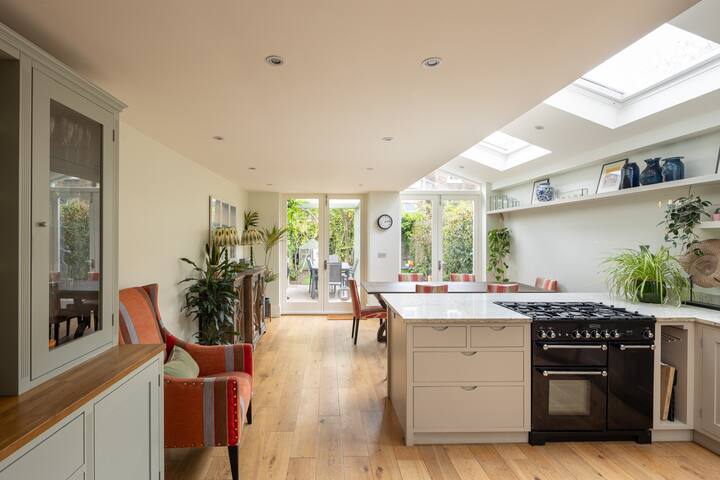 Spacious Sophistication by Veeve gallery image 5