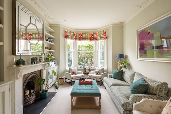 Spacious Sophistication by Veeve