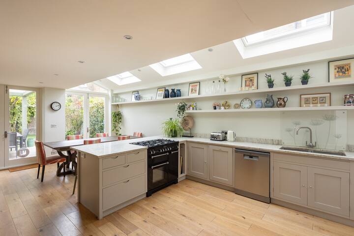 Spacious Sophistication by Veeve gallery image 4