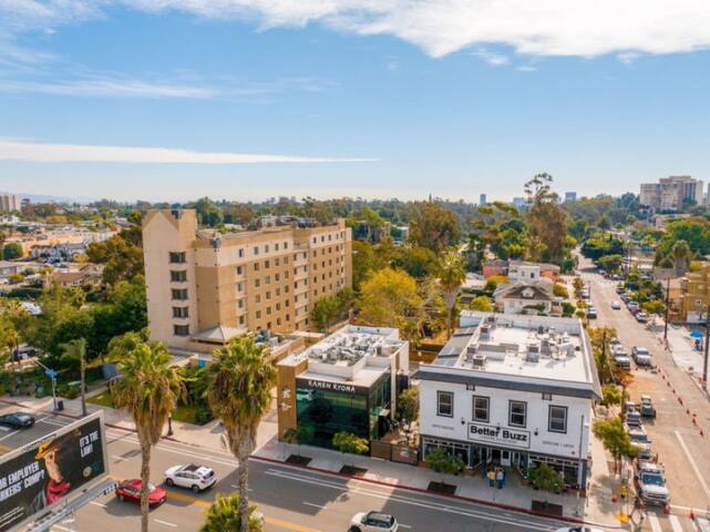 Uptown Inn By Vantaggio managed Airbnb listing 1