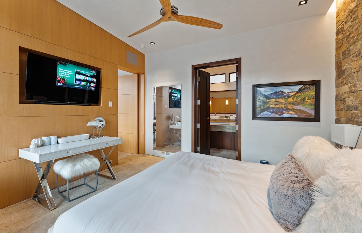 Primary Suite with Desk