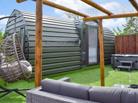 Laurel pod - uk47203