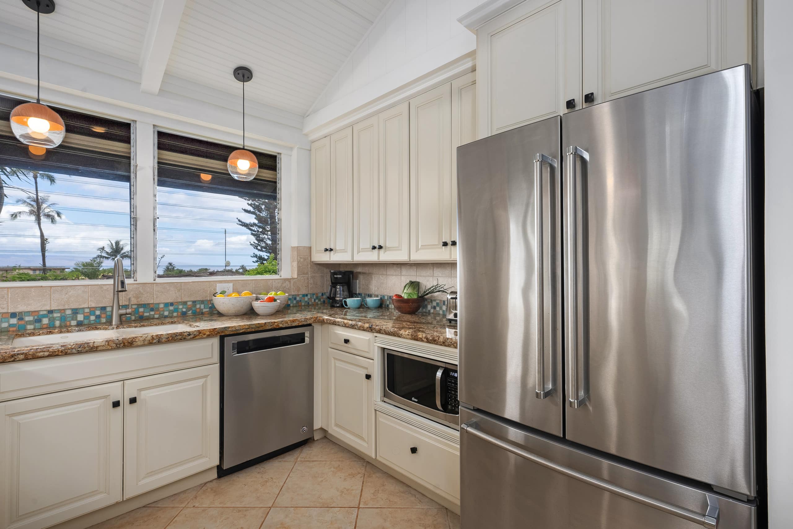Condo in Lahaina · ★4.75 · 3 bedrooms · 2 beds · 2 baths - Image 22