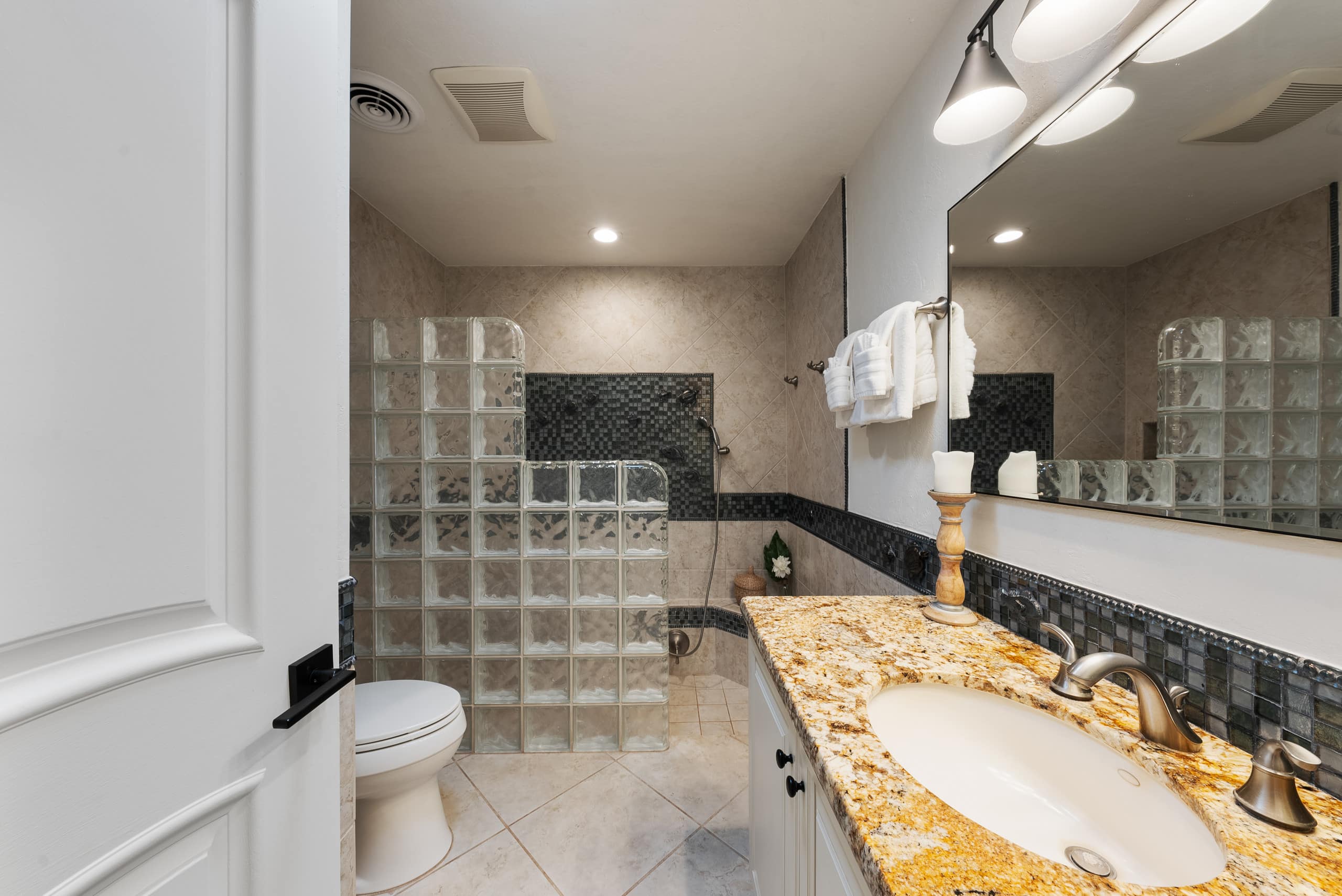 Condo in Lahaina · ★4.75 · 3 bedrooms · 2 beds · 2 baths - Image 30