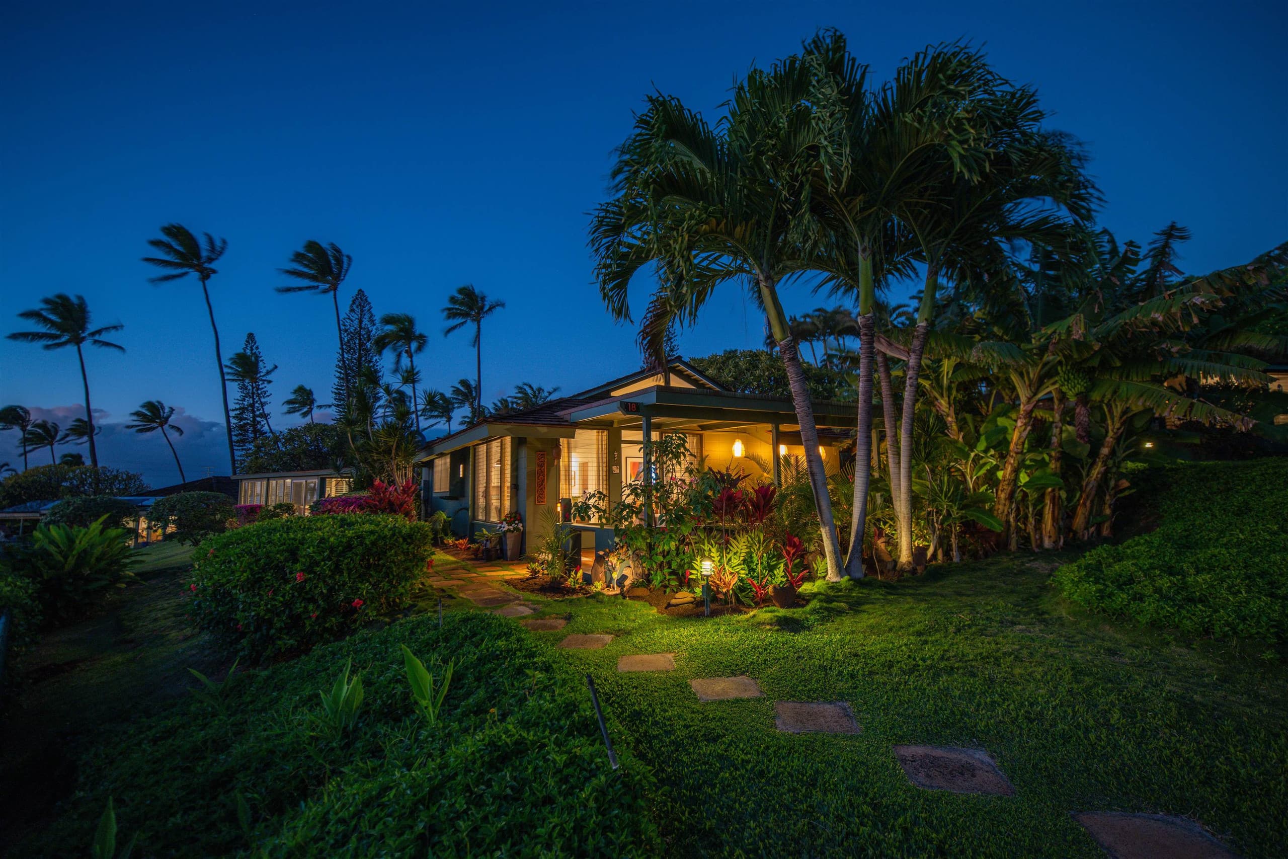Condo in Lahaina · ★4.75 · 3 bedrooms · 2 beds · 2 baths - Image 43