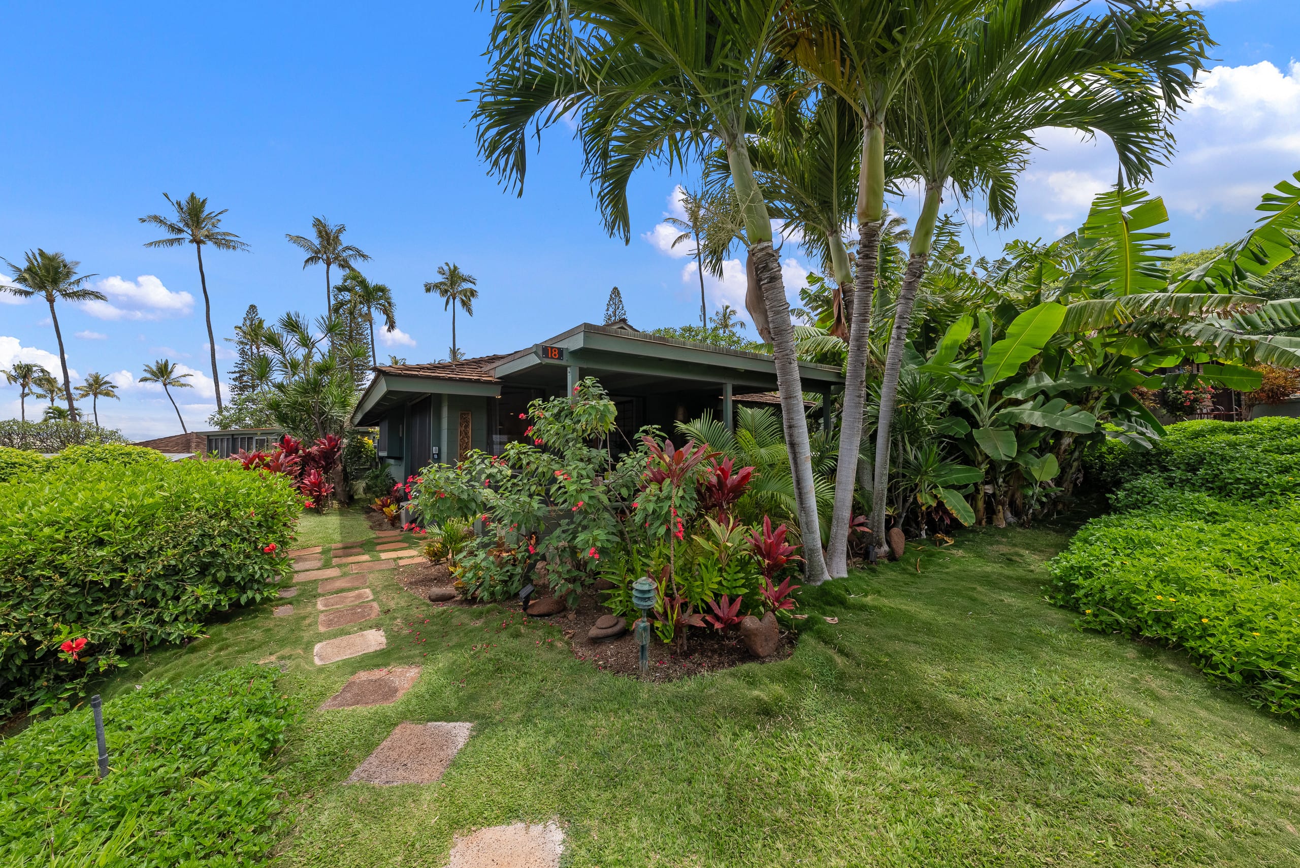 Condo in Lahaina · ★4.75 · 3 bedrooms · 2 beds · 2 baths - Image 38