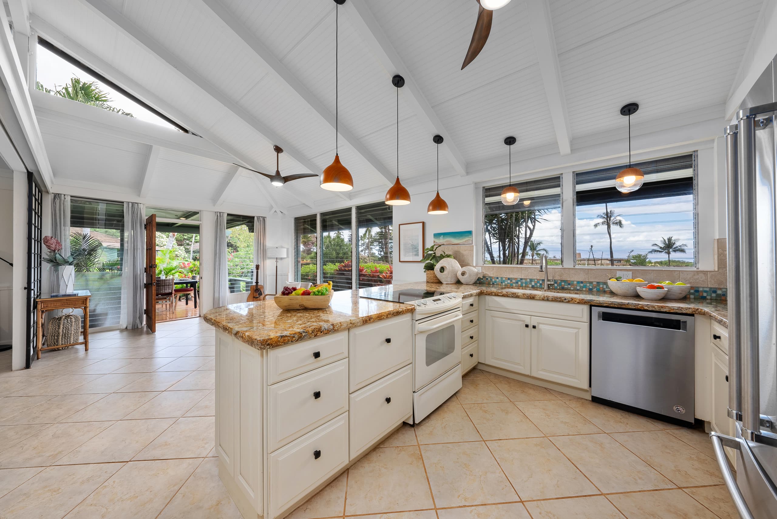 Condo in Lahaina · ★4.75 · 3 bedrooms · 2 beds · 2 baths - Image 20