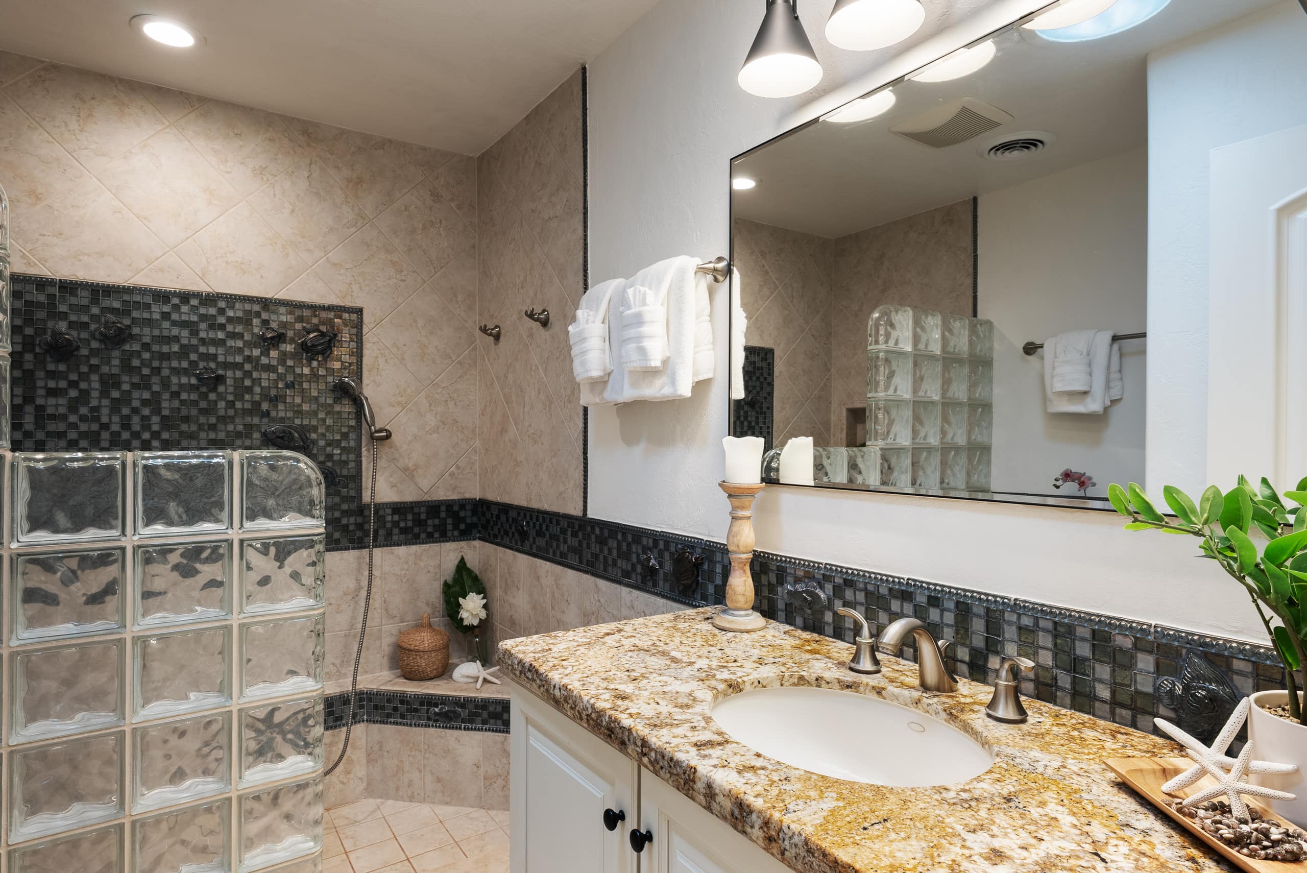 Condo in Lahaina · ★4.75 · 3 bedrooms · 2 beds · 2 baths - Image 29