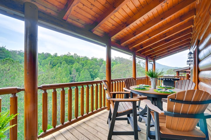 'Shady Pines' Mountain Retreat W/ Hot Tub! - Pigeon Forge, TN