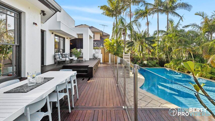 Incredible 5 Bedroom Family Home with Pool! gallery image 2