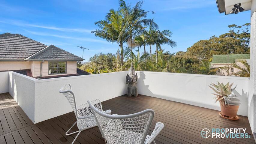 Incredible 5 Bedroom Family Home with Pool! gallery image 5