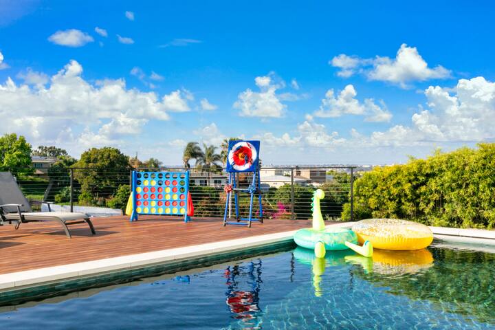 Luxury Pool Haven with Views and Fireworks gallery image 2