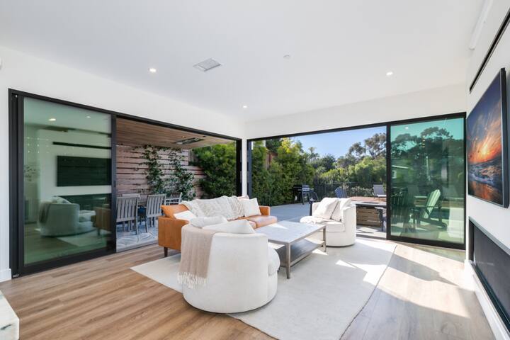 Luxury Pool Haven with Views and Fireworks gallery image 4