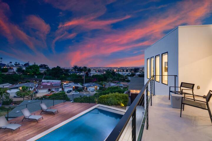 Luxury Pool Haven with Views and Fireworks gallery image 3