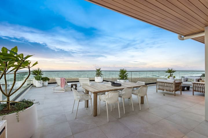 Fabulous Beachfront Penthouse at First Bay Coolum