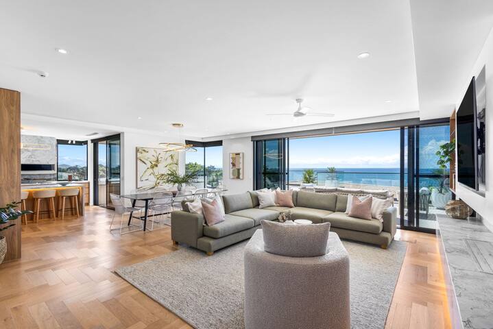 Fabulous Beachfront Penthouse at First Bay Coolum gallery image 4