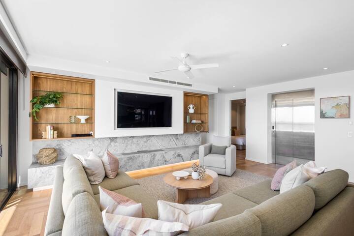 Fabulous Beachfront Penthouse at First Bay Coolum gallery image 5