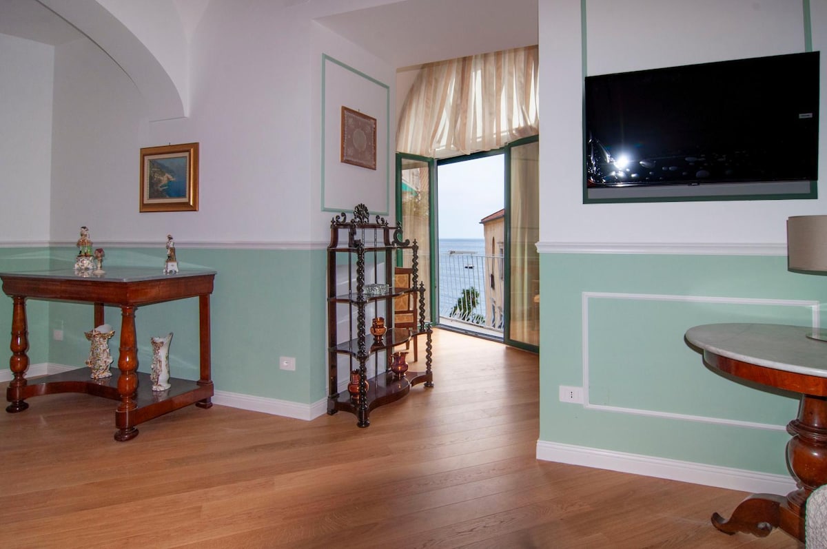 Successful Airbnb property: Sea view Apartment-2 min from Amalfi Duomo-Terrace in Amalfi
