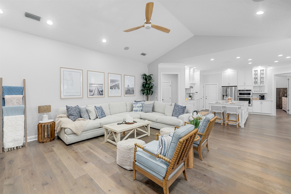 סלון מואר ופתוח שנועד לאירוח