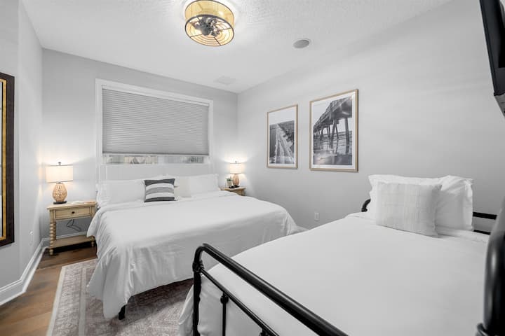 Dhomë gjumi e bollshme "King" me një krevat dopio shtesë