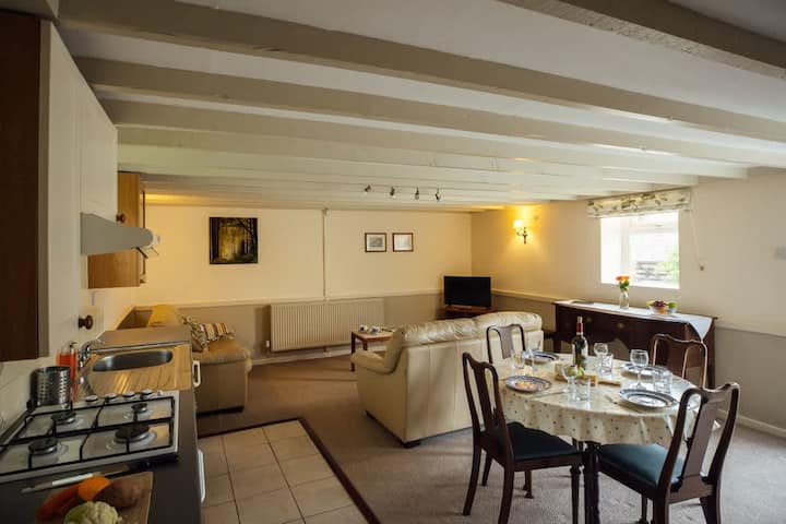 Tranquil Country Cottage With Indoor Swimming Pool - Haverfordwest