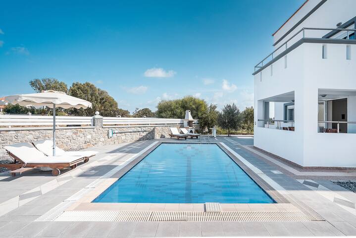 White Pearl gallery image 2