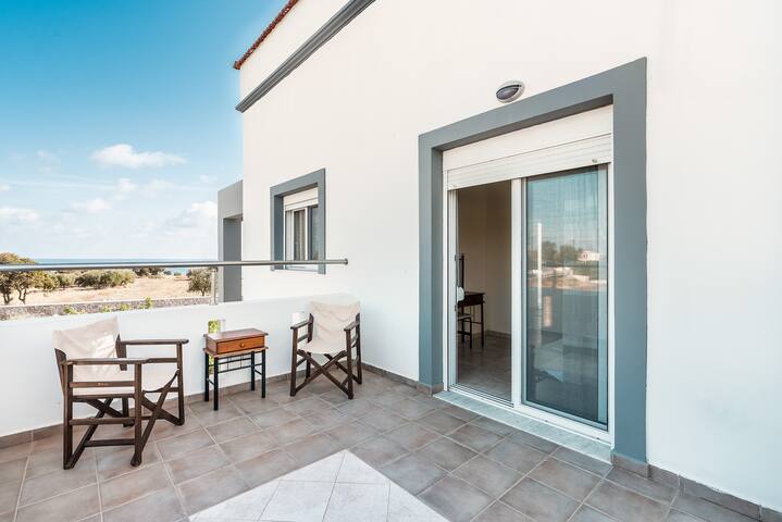 White Pearl gallery image 4