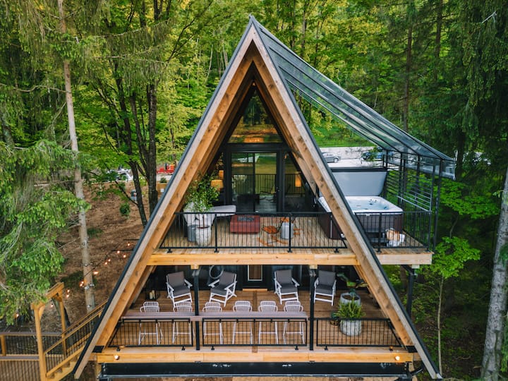 The UtopiA Paradise Lake Cabins for Rent in NEW PHILA, Ohio, United
