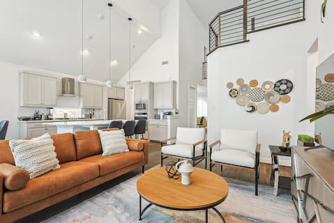 Brand New 5BD,4BA Luxury Vacation Home w Hot Tub