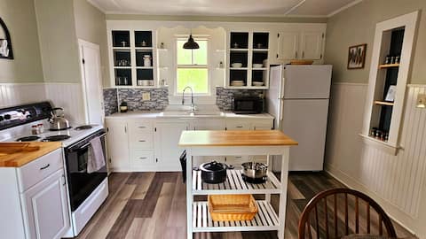 Downtown Den/Sleeps 3/Washer/Dryer