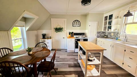 Downtown Den/Sleeps 3/Washer/Dryer