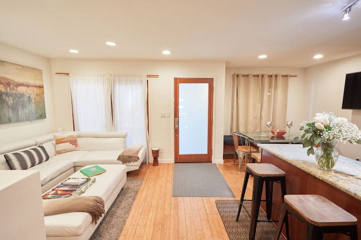 Family-Friendly Seaside Oasis! 2 min walk to waves gallery image 2