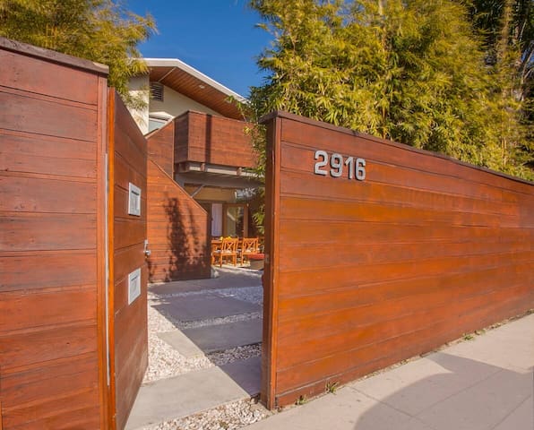 Family-Friendly Seaside Oasis! 2 min walk to waves gallery image 4