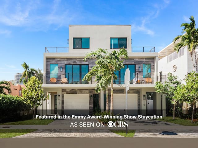 Luxury Las Olas 6200sqft – sleeps 28 & with 2 pool