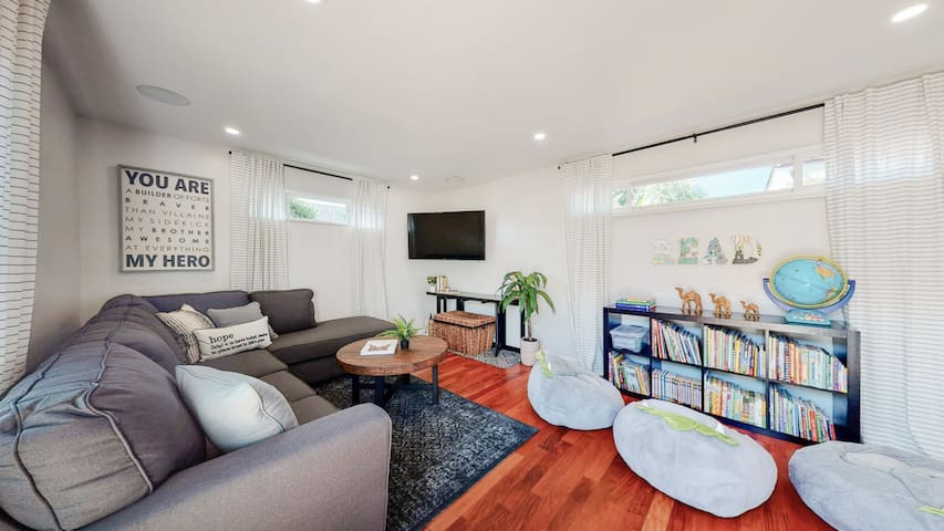 Family House with Toys and Playground for Kids! gallery image 4