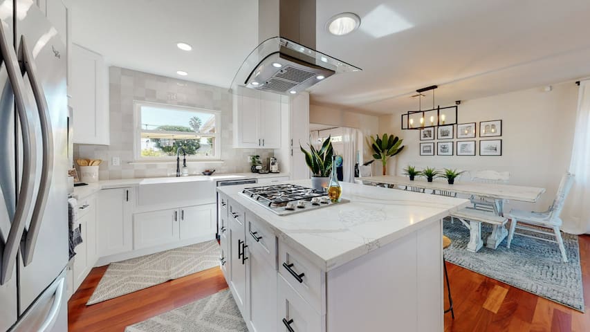 Family House with Toys and Playground for Kids! gallery image 2