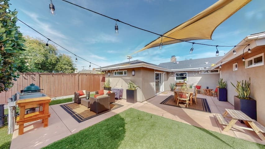 Family House with Toys and Playground for Kids! gallery image 3