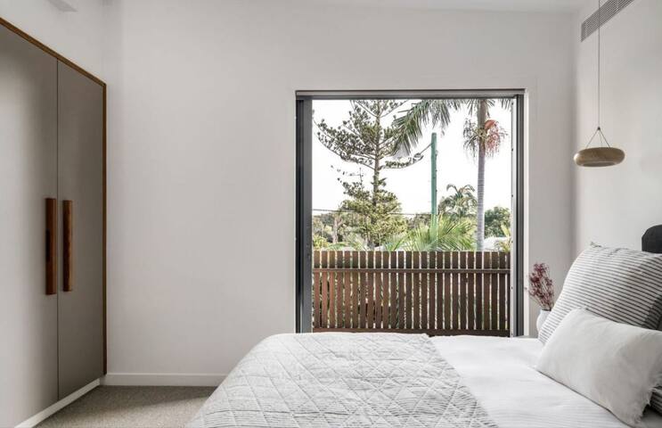 Kokos Beach House 1 – beachside luxury with pool gallery image 3